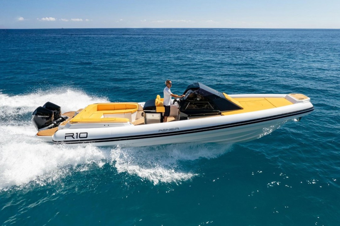 Banner RENIER R10 Cabin Tourer