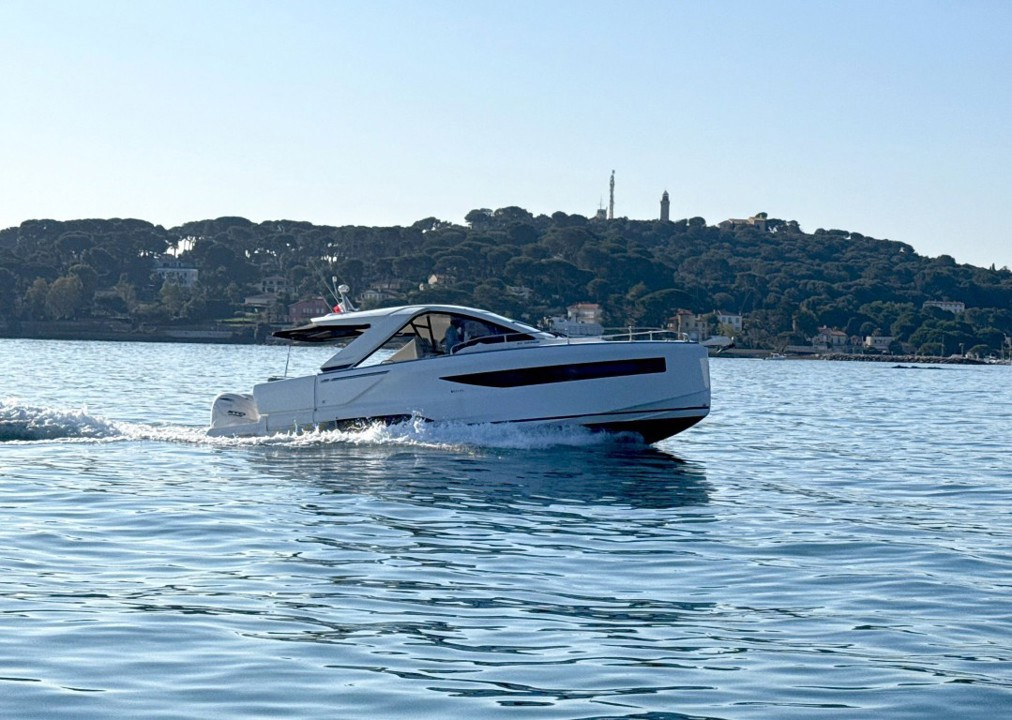 Banner Jeanneau DB 37 OB