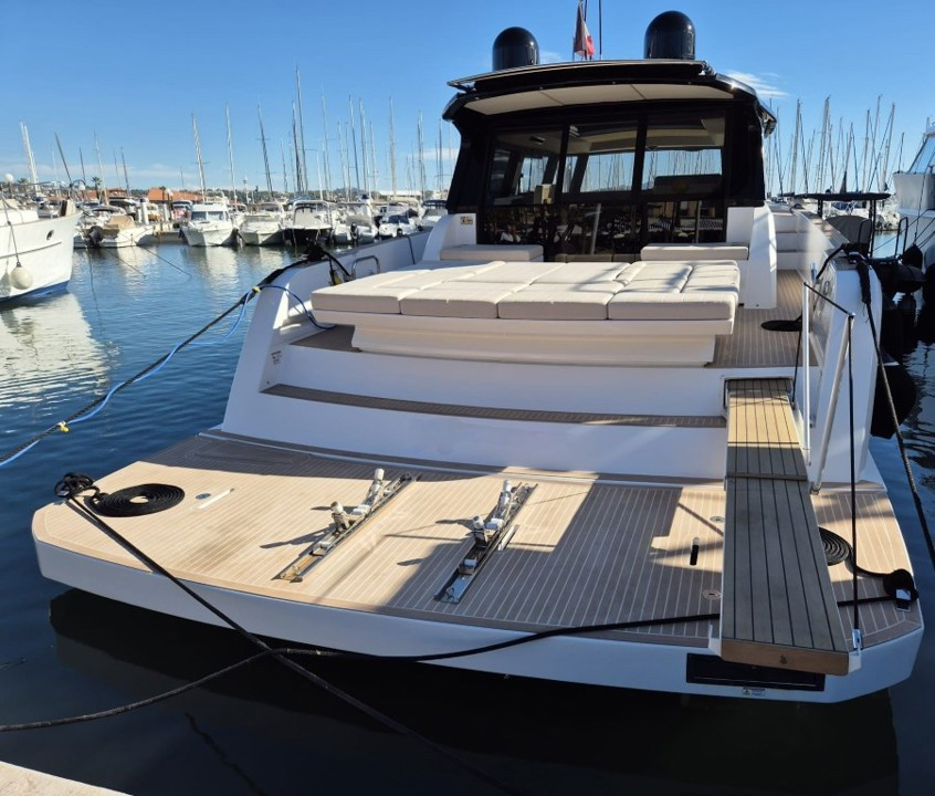Banner pardo yachts gt52