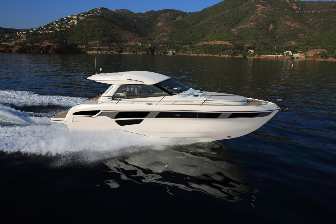 Banner bavaria yachts 45 SE