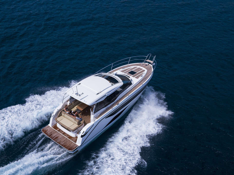 Banner bavaria yachts SR 38