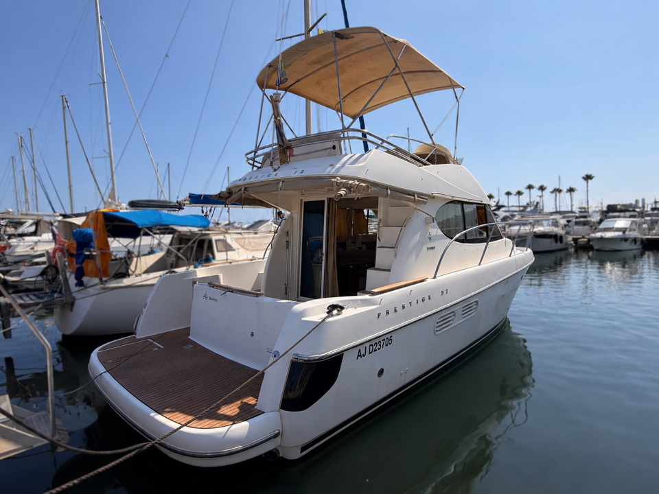 Banner JEANNEAU  Prestige 32