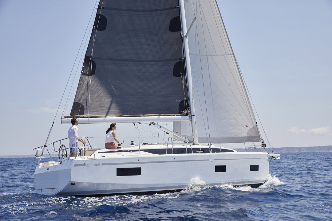 Banner bavaria yachts C 38
