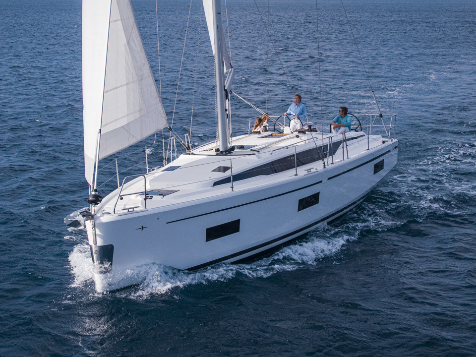 Banner bavaria yachts c 42