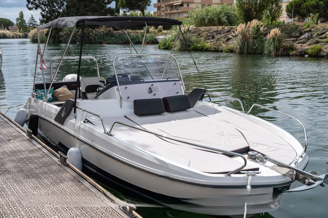 Banner BENETEAU Flyer 6.6 Sundeck
