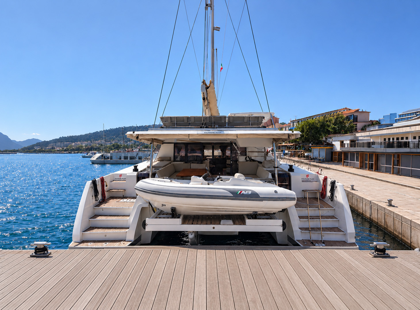 Banner FOUNTAINE PAJOT Aura 51